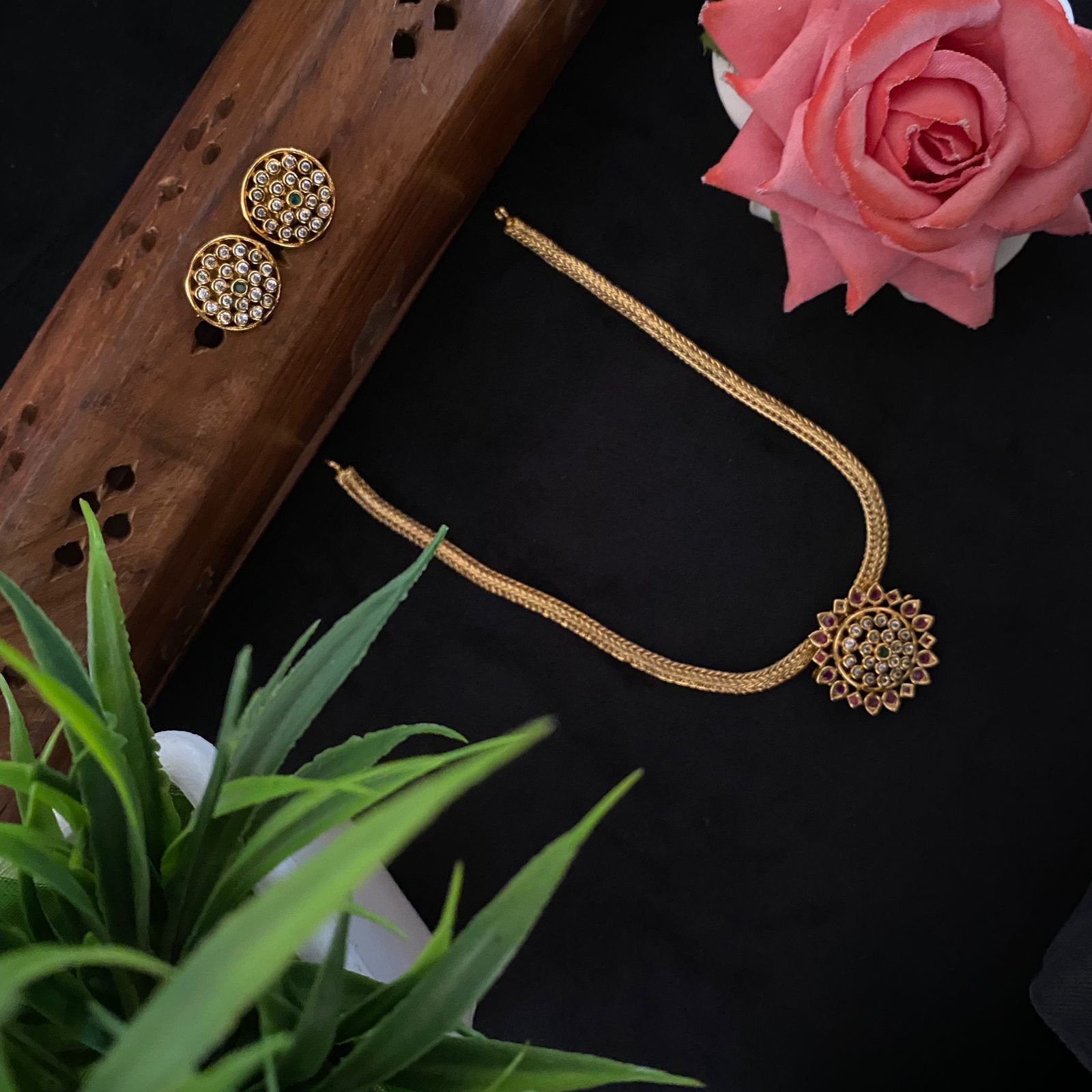RUBY FLORAL PNDENT ATTGAI 