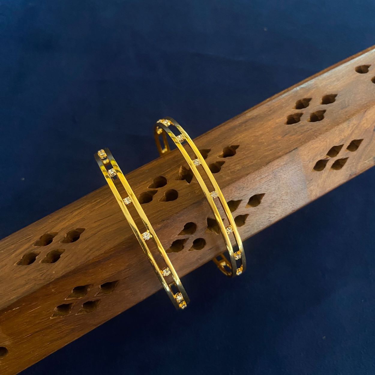 REGULAR USE BANGLES WITH WHITE STONE VERSION 2