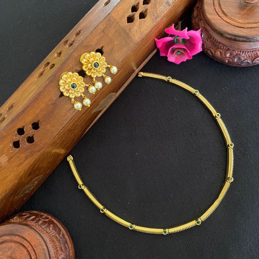 GOLD REPLICA GREEN STONE NECKLACE 