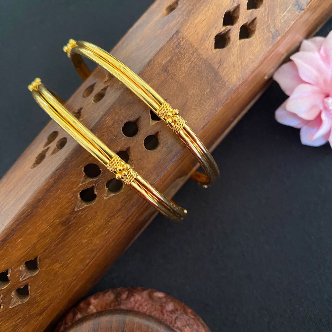 REGULAR USE BANGLES WITH ATTACHED 