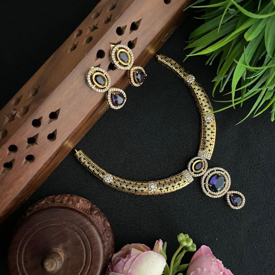 GOLD PLATED VICTORIAN PURPLE STONE NECKLACE 