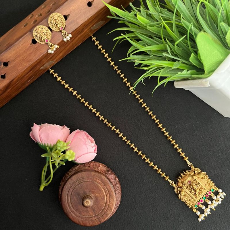 CHAIN LAKSHMI PENDANT WITH EARRINGS