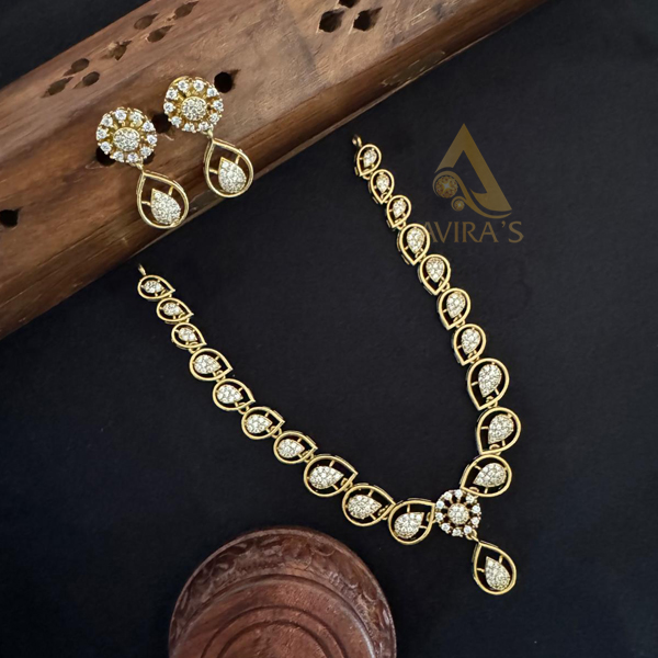 3d leaf pattern necklace